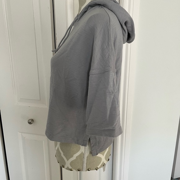 Fabletics cropped hoodie - Picture 2 of 4